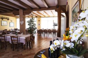 A restaurant or other place to eat at Agriturismo il Cascinale Még 31 kép