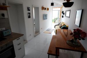 A kitchen or kitchenette at Tarno Guest House