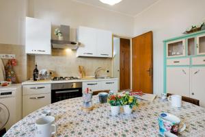 Gallery image of GuestHost - Tra il Centro e il Mare Apartment con terrazzo in Aci Castello +15 photos