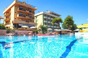 Bazén v ubytování Hotel Caravel B&B nebo v jeho okolí