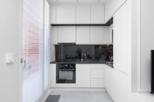 Kuchyňa alebo kuchynka v ubytovaní City Break Gdańsk Rajska 8 Apartamenty