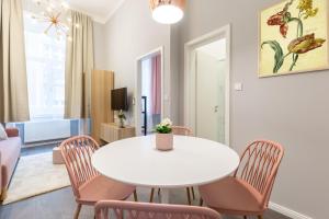 Dining area sa apartment