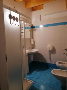 a bathroom with a sink and a toilet at Az. Agr. Sponga Giancarlo in Lèvego