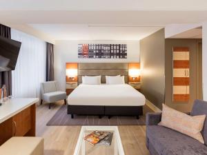 a hotel room with a bed and a couch at Mercure Hotel Amsterdam West in Amsterdam +56 photos