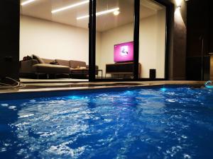 Bazén v ubytování SPA Apartment Vito nebo v jeho okolí