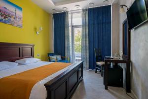 Postel nebo postele na pokoji v ubytování Gaudi stylish hotel