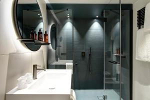 Koupelna v ubytování LUGANODANTE Boutique & Lifestyle Hotel