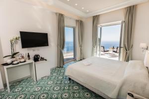 a hotel room with a bed and a television at Hotel le Rocce - Agerola, Amalfi Coast in Agerola