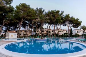 Gallery image of Apartamentos Las Brisas I & II in Cala'n Bosch