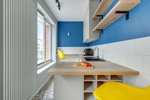 Kuchyňa alebo kuchynka v ubytovaní City Break Gdańsk Rajska 8 Apartamenty