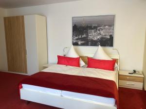 Postel nebo postele na pokoji v ubytování Hotel Haus am Rieth