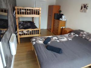 Cama ou camas em um quarto em Travellers Rest Motel