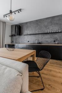 Kuchyňa alebo kuchynka v ubytovaní City Break Gdańsk Rajska 8 Apartamenty