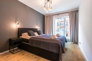 Posteľ alebo postele v izbe v ubytovaní City Break Gdańsk Rajska 8 Apartamenty