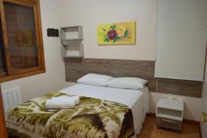 Postel nebo postele na pokoji v ubytování LOCAR-IN GRAMADO - Residencial Maranello