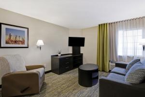 Candlewood Suites Indianapolis - South, an IHG Hotel tesisinde bir oturma alanı