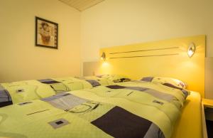 Postel nebo postele na pokoji v ubytování Hotel Franz Anton + 10 fotografií