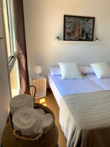 a room with two beds and a basket of towels at Dorada Apartments in Calafell