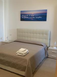 A bed or beds in a room at Porto Gaio Accomodation