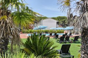 Bazén v ubytování Oleandri Suite Hotel nebo v jeho okolí