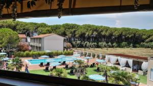 Bazén v ubytování Oleandri Suite Hotel nebo v jeho okolí