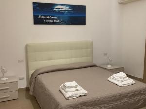 A bed or beds in a room at Porto Gaio Accomodation