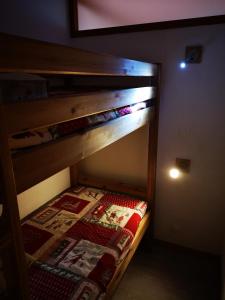 Giường tầng trong phòng chung tại Borsat III - 28m2 - 2 cabines - 6 pax - ski in ski out