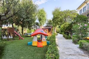 Area permainan anak di Villa Mazzanta Relais & Residence