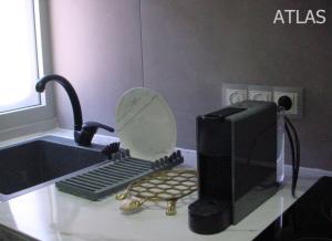 Corfu Unreal View Flats的咖啡和沏茶工具
