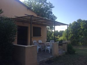 a patio with chairs and a table in a house at gîtes de corse in Ventiseri