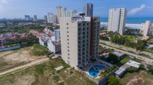 an aerial view of a tall building in a city at Hotel RRU Diamante in Acapulco