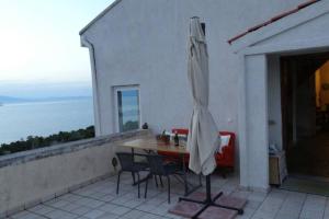 Balkón nebo terasa v ubytování Secluded house with great view and private beach