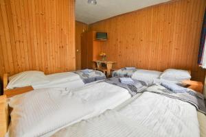 Posteľ alebo postele v izbe v ubytovaní Pokoje na Zakręcie - Blisko term bania oraz restauracji - Rodzinna Atmosfera