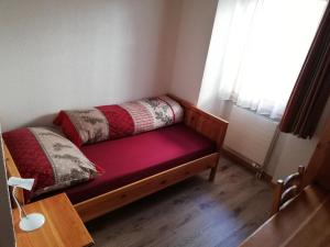 Uma cama ou camas num quarto em Chalet Hedy Ferienwohnung