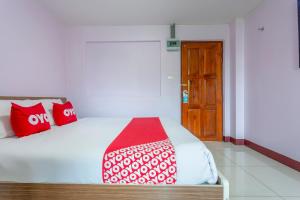 Posteľ alebo postele v izbe v ubytovaní OYO 1053 Bloom Guest House