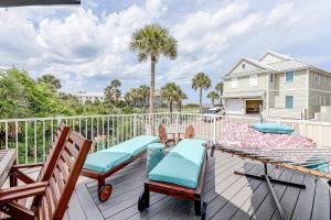 Atlantic Shores Getaway steps from Jax Beach Private House Pet Friendly Near to the Mayo Clinic - UNF - TPC Sawgrass - Convention Center - Shopping Malls - Under 3 Hours from DISNEY