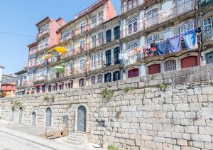Photo de la galerie de l'établissement Oporto Street Fonte Taurina - Riverfront Suites, à Porto