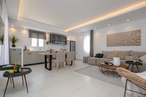 Sea & Olives Suites Hotel and Villas的厨房或小厨房