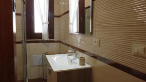 Uma casa de banho em Vignali Residence