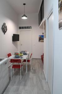 a kitchen and dining room with a table and chairs at Rigoletto Holiday Home,Centrocittà Palermo in Palermo