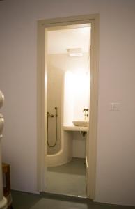 Koupelna v ubytování Traditional suites in Chora Kythnos #4