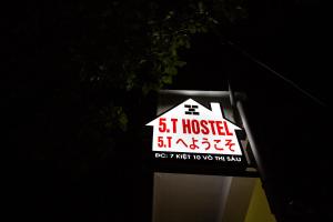 Ein Zertifikat, Auszeichnung, Logo oder anderes Dokument, das in der Unterkunft 5.T Hostel ausgestellt ist