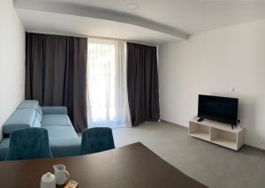 Televízia a/alebo spoločenská miestnosť v ubytovaní Sea House Resort