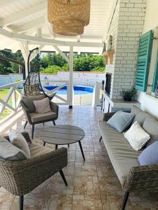 a patio with a couch and chairs and a table at Lanas Dreamhouse in Babe