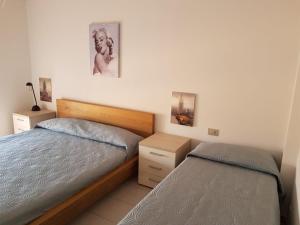 A bed or beds in a room at casa fronte mare