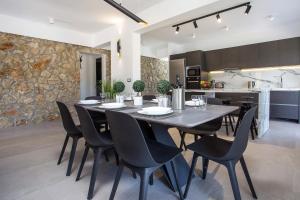 A kitchen or kitchenette at Kastalys Villa