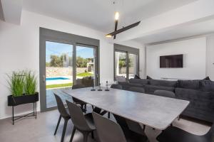 A seating area at Kastalys Villa