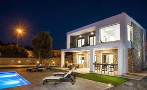 The swimming pool at or close to Kastalys Villa