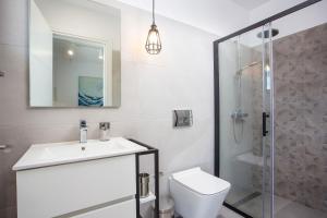 A bathroom at Kastalys Villa