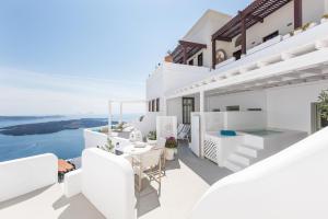 Gallery image of Aqua Luxury Suites Santorini in Imerovigli